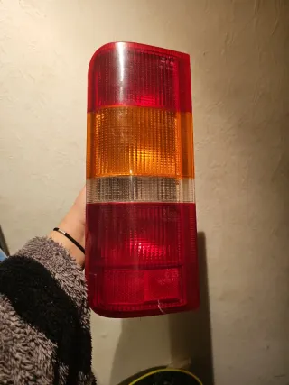 Piloto trasero Ford Courier