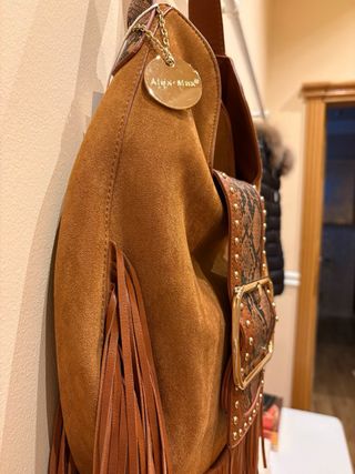 Bolso polipiel marrón flecos y serpiente
