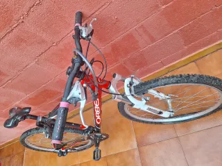 Bicicleta Orbea Roja y Negra
