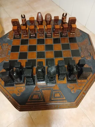 Mesa Ajedrez Madera Tallada+ Figuras de ajedrez