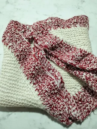 Sciarpa/scialle fatto a mano bianco e rosso