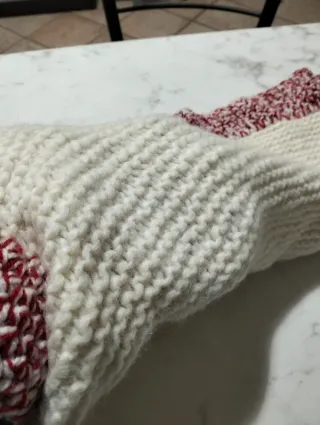 Sciarpa/scialle fatto a mano bianco e rosso