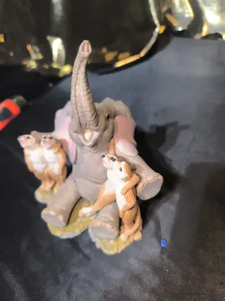 Elefantes Tuskers con suricatas 15cm