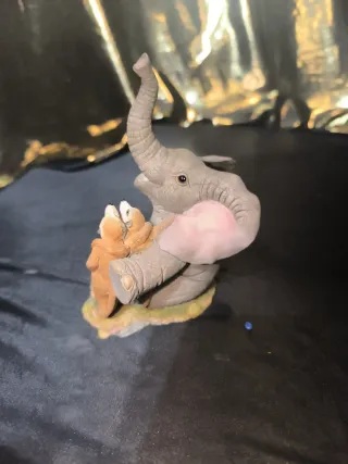 Elefantes Tuskers con suricatas 15cm