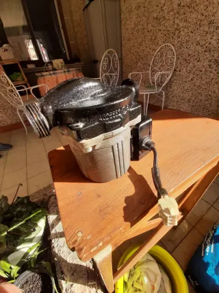 Bomba de agua ROCA para caldera gasoil.