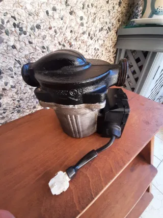 Bomba de agua ROCA para caldera gasoil.