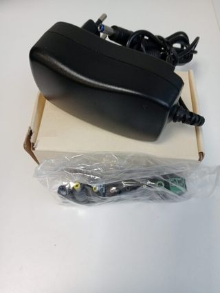 CARGADOR UNIVERSAL 8 PUNTAS DE 5V A 15V