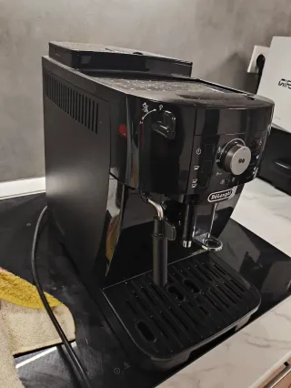 Cafetera delonghi magnífica S