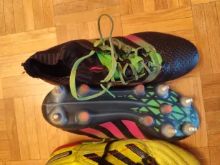 Botas de fútbol varios modelos.