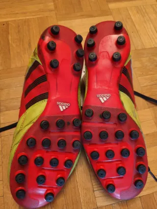 Botas de fútbol varios modelos.