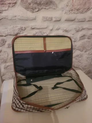Bolso o maleta de mano a cuadros