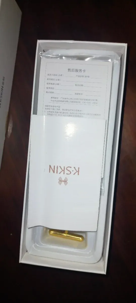 Masajeador Facial T-Bar Dorado y Blanco