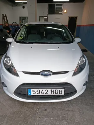 Se vende Ford fiesta trend