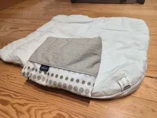 Cuna de colecho Chicco Next2me con complementos.