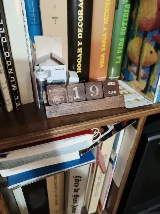 Calendario de mesa de madera