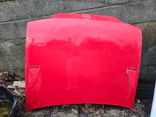 Capó Opel Kadett GSI rojo