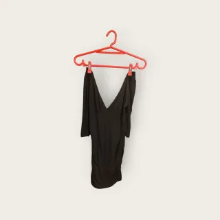 Vestido estrecho y corto