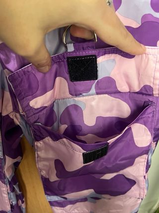 Pantalón cargo Bershka camuflaje rosa