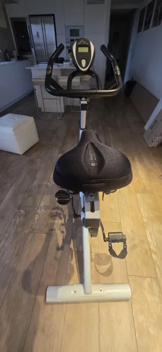 Bicicletta statica tipo spinning