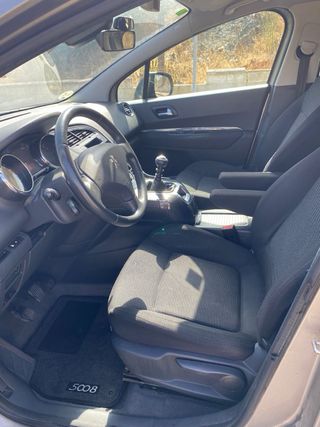 Peugeot 5008 2012