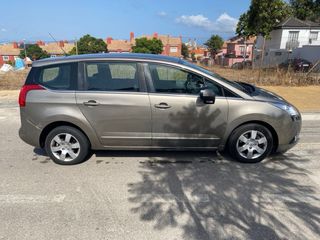 Peugeot 5008 2012