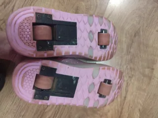 Zapatillas para niña con ruedas y luces Led