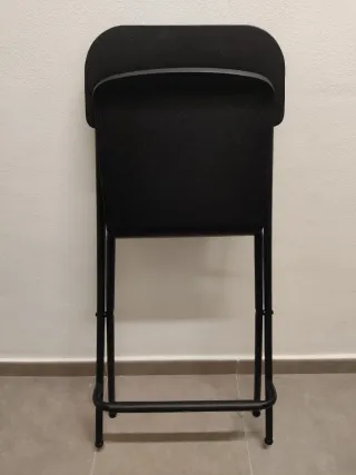 Taburete negro alto plegable IKEA