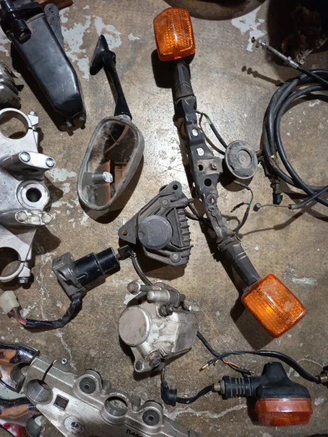 Despiece varios honda Suzuki 125 250 400