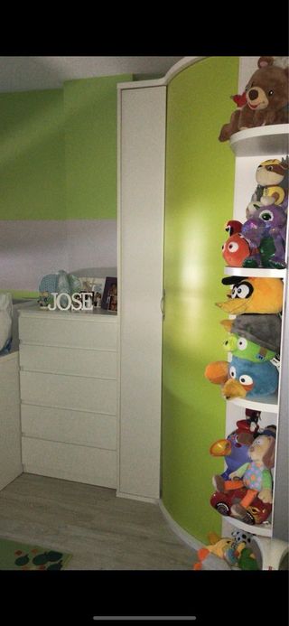 Cama juvenil, armario y escritorio