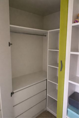 Cama juvenil, armario y escritorio