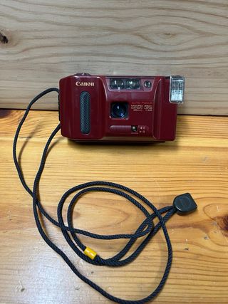 Cámara Canon AF35J roja