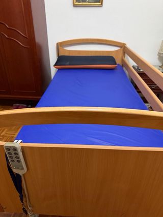 Cama articulada NUEVA con colchón y almohada