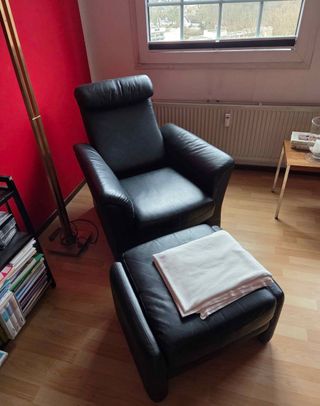 Sofá de piel negro