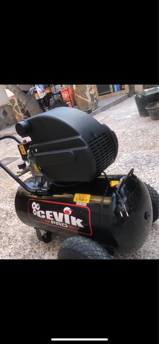Compresor de aire marca Cevik , modelo Pro de 50 l