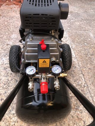 Compresor de aire marca Cevik , modelo Pro de 50 l