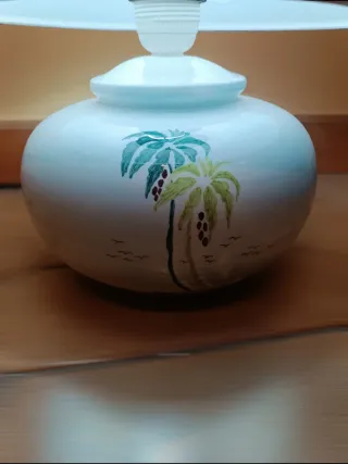 Lámpara de mesa de cerámica palmeras