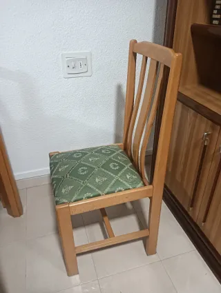 Mesa de comedor y 6 sillas de madera