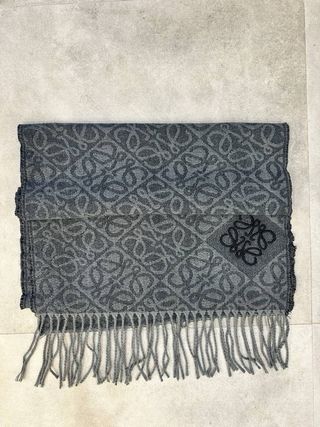 Bufanda Loewe Gris con Logo Anagram