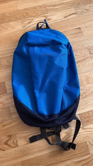 Mochila Quechua Azul y Negra