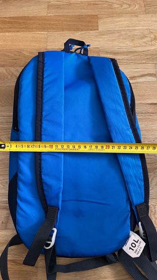 Mochila Quechua Azul y Negra