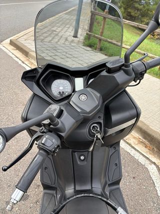 Yamaha XMAX 400