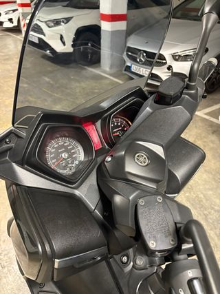 Yamaha XMAX 400