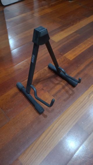 GUITARRA ELECTROACUSTICA AZUL, EN BUEN ESTADO.