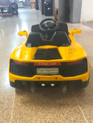 Coche eléctrico infantil amarillo