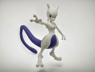 Figura Mewtwo impresa en 3D (Placa opcional)