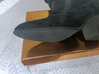 Botines negros de ante