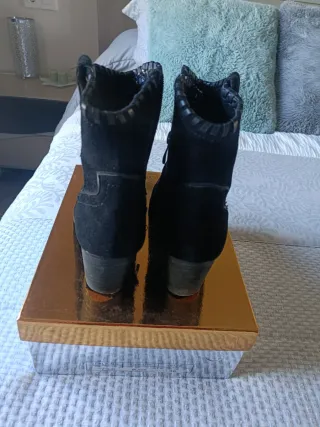 Botines negros de ante