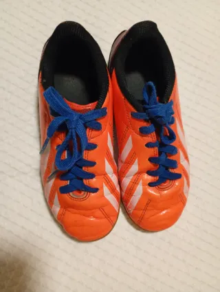 Tenis niño futbol sala