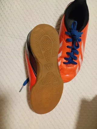 Tenis niño futbol sala