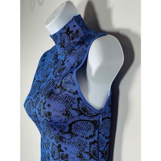 Vestido mini asimétrico estampado